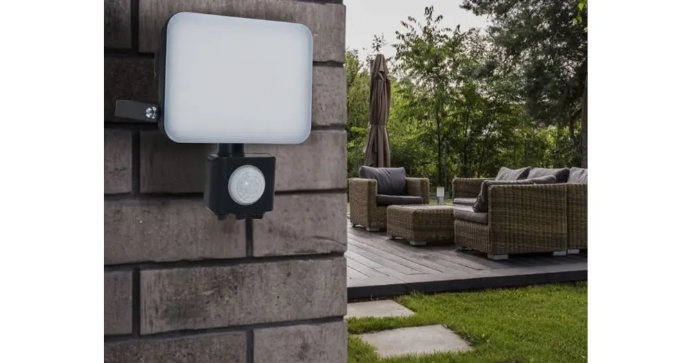 Koupit Online Venkovní černý LED reflektor s PIR senzorem 30W / 4000K - LF7023S